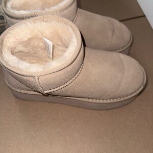 Women's Dream Pairs Suede Platform Boots
